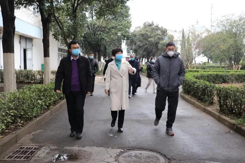 市,人大常委會(huì),副主任,、,總工會(huì),主席,2月, . 市人大常委會(huì)副主任、總工會(huì)主席韓迎春到公司調(diào)研慰問(wèn)