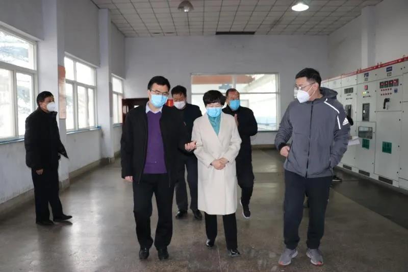 市,人大常委會(huì),副主任,、,總工會(huì),主席,2月, . 市人大常委會(huì)副主任、總工會(huì)主席韓迎春到公司調(diào)研慰問(wèn)